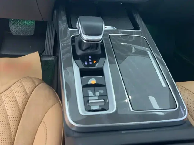 Hongqi HS5 — Фото автомобиля 7