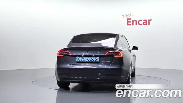 Tesla Model 3 — Фото автомобиля 3