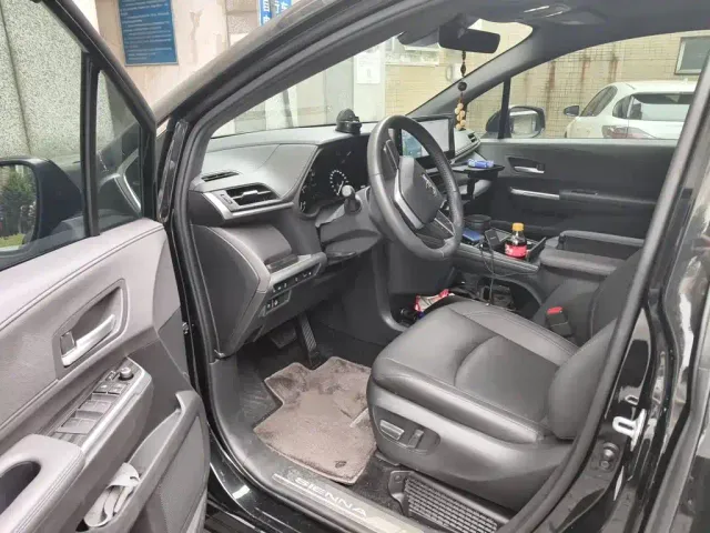 Toyota Sienna — Фото автомобиля 13