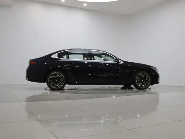 BMW 5 Series — Фото автомобиля 7