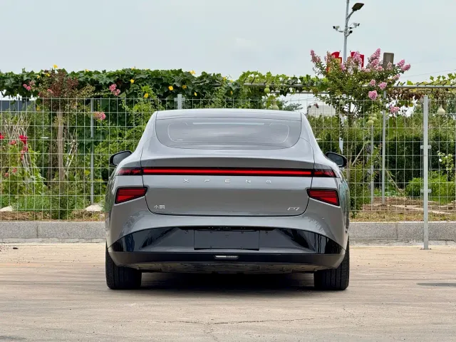 Xpeng P7 — Фото автомобиля 4