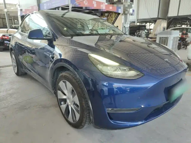 Tesla Model Y — Фото автомобиля 3