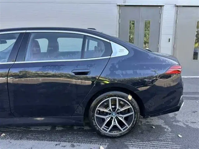BMW i5 — Фото автомобиля 14