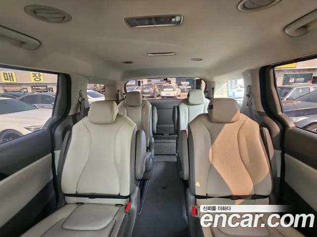 Kia Canival — Фото автомобиля 9