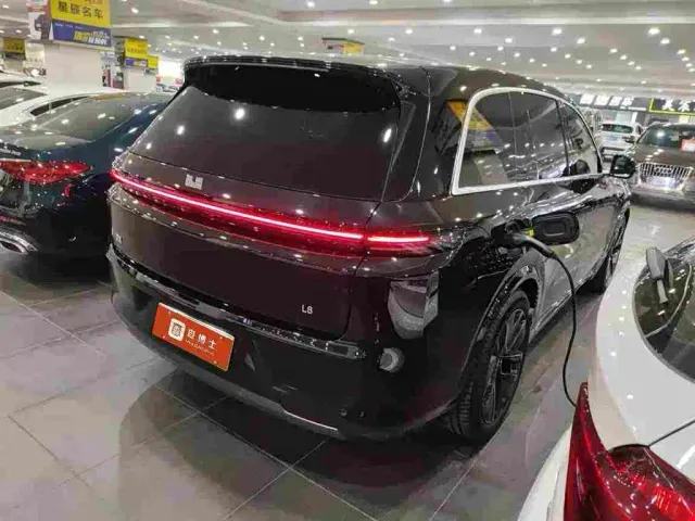 Li Auto L8 — Фото автомобиля 5