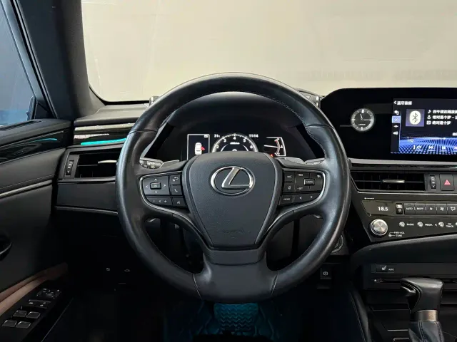 Lexus ES — Фото автомобиля 14