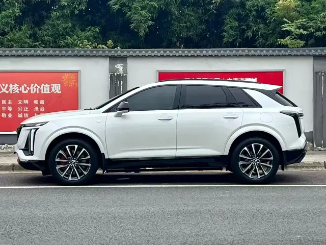 Cadillac XT5 — Фото автомобиля 3