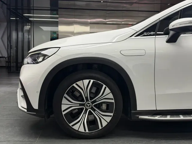 Mercedes-Benz EQE SUV — Фото автомобиля 16