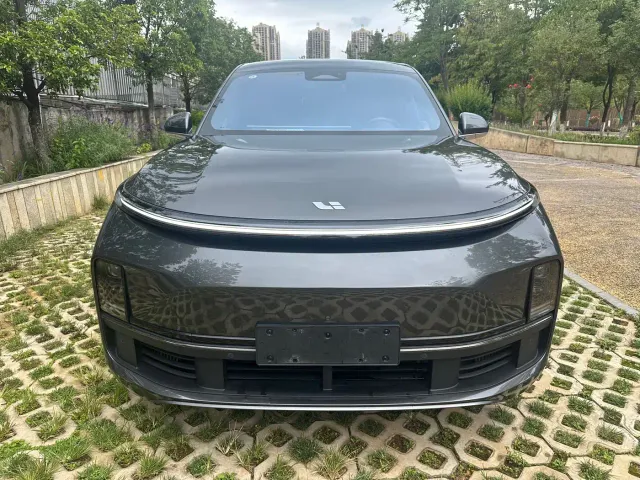 Li Auto L8 — Фото автомобиля 2