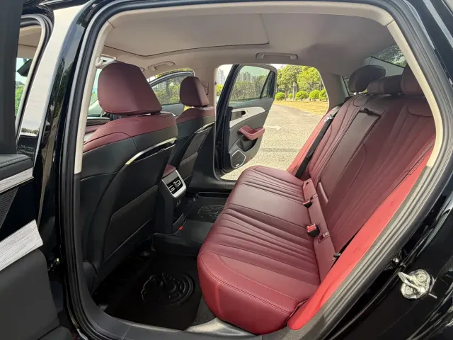 Hongqi H5 — Фото автомобиля 9