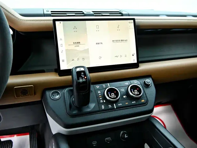 Land Rover Defender — Фото автомобиля 17