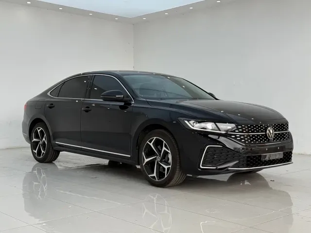 Volkswagen Passat — Фото автомобиля 3