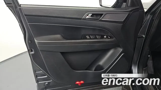 KG_Mobility_Ssangyong Rexton Новый Rexton Sport Khan Дизель 2.2 4WD — Фото автомобиля 23