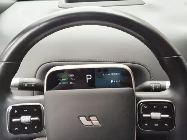 Li Auto L8 — Фото автомобиля 3