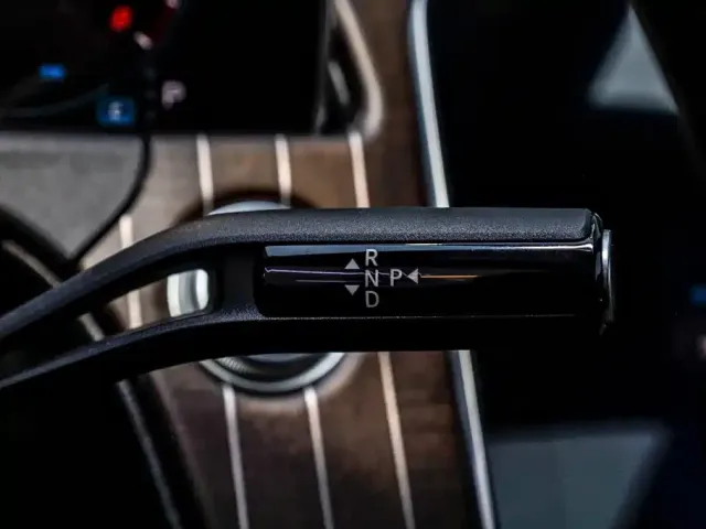 Mercedes-Benz E-Class — Фото автомобиля 17