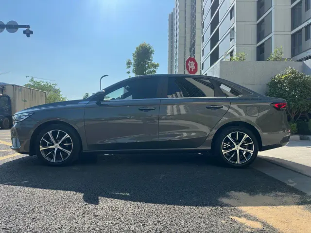 Geely Emgrand — Фото автомобиля 8