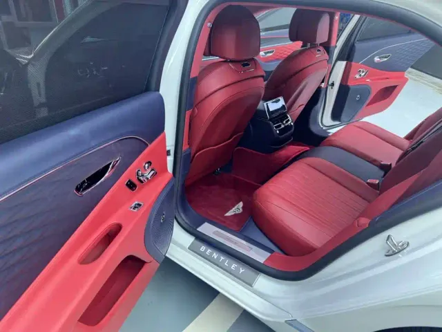 Bentley Flying Spur — Фото автомобиля 8