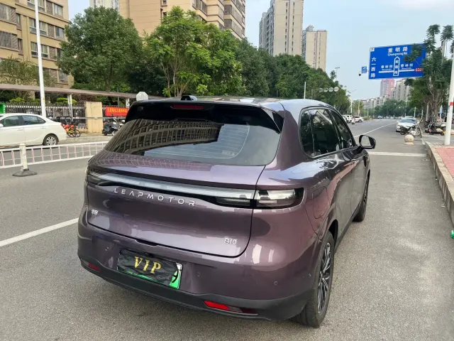 Leapmotor B10 — Фото автомобиля 9