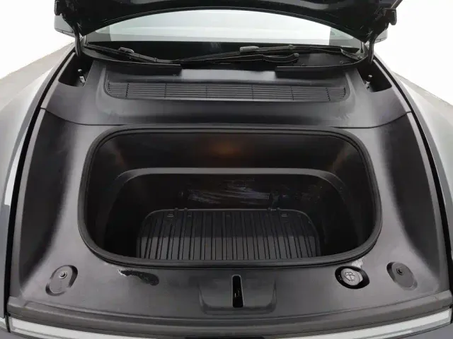 Tesla Model Y — Фото автомобиля 6