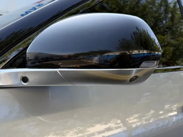 Li Auto L8 — Фото автомобиля 12
