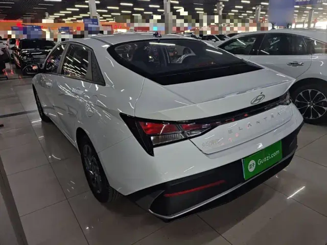 Hyundai Elantra — Фото автомобиля 4