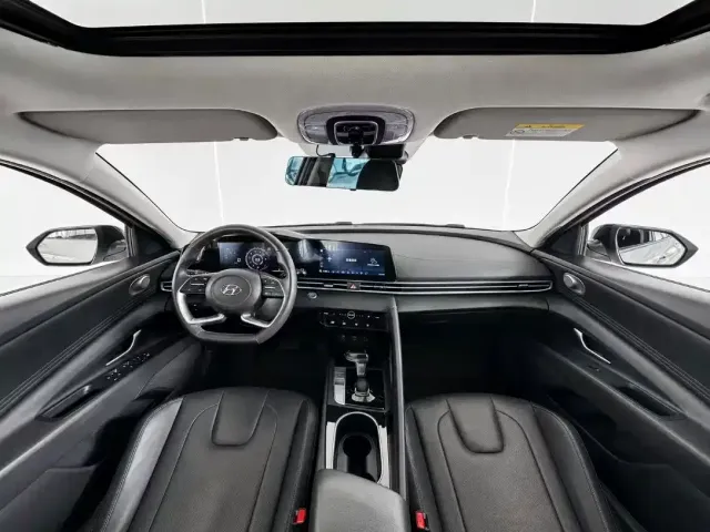 Hyundai Elantra — Фото автомобиля 15