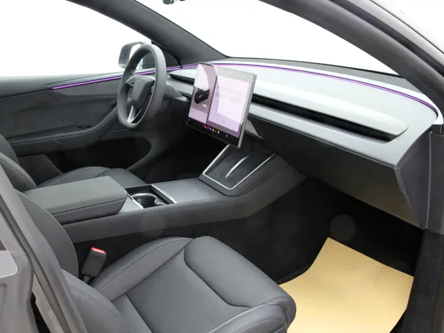 Tesla Model Y L — Фото автомобиля 14