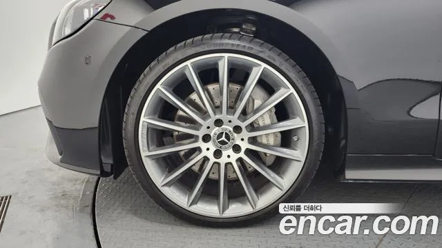 Mercedes-Benz E-Class — Фото автомобиля 5