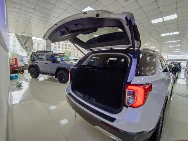 Ford Explorer — Фото автомобиля 18