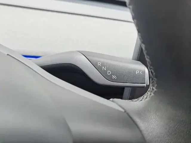 Tesla Model Y — Фото автомобиля 13
