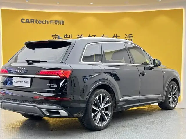 Audi Q7 — Фото автомобиля 4