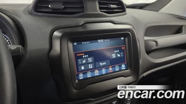 Jeep Renegade — Фото автомобиля 29