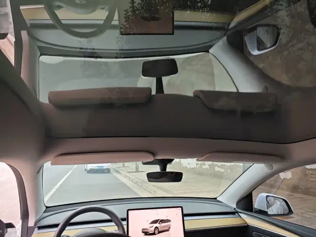 Tesla Model Y — Фото автомобиля 17