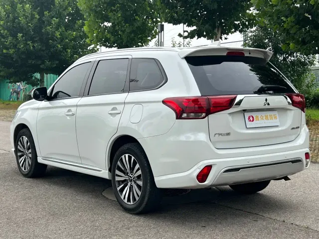 Mitsubishi Outlander — Фото автомобиля 6