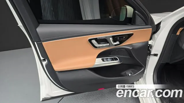 Mercedes-Benz E-Class — Фото автомобиля 22