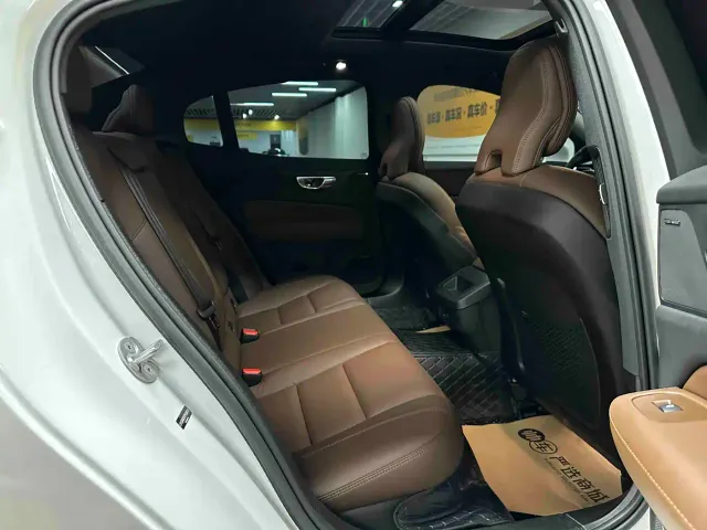 Volvo S60 — Фото автомобиля 10