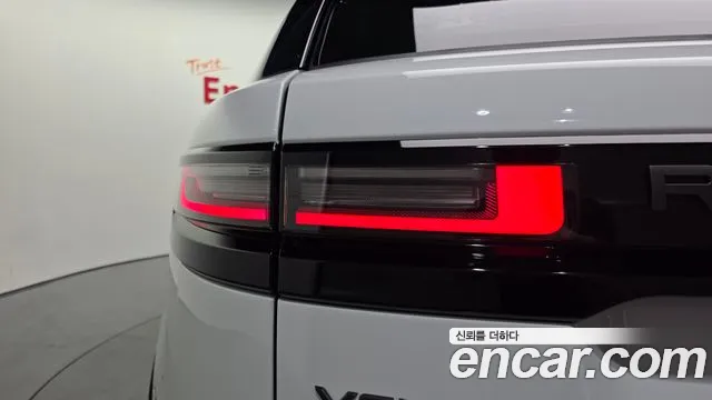 Land Rover Range Rover Velar Range Rover Velar 2.0 P250 Dynamic SE — Фото автомобиля 19