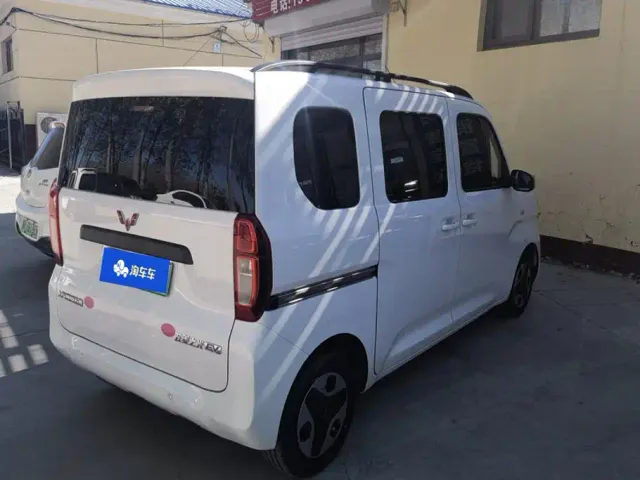 Wuling Zhiguang NEV — Фото автомобиля 3