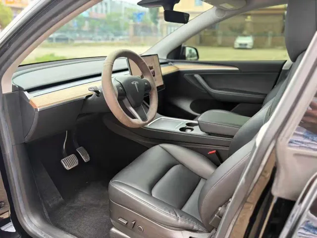 Tesla Model Y — Фото автомобиля 4