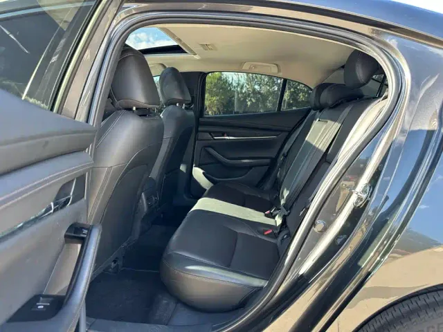 Mazda Axela — Фото автомобиля 9