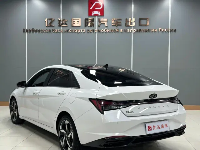 Hyundai Elantra — Фото автомобиля 10