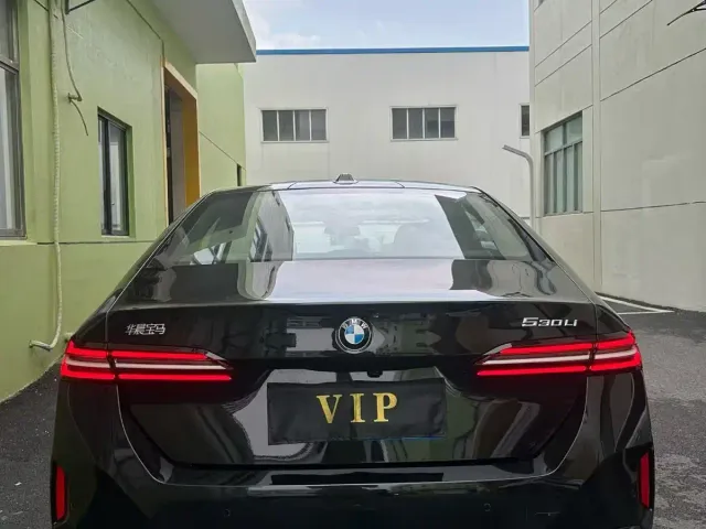 BMW 5 Series — Фото автомобиля 8