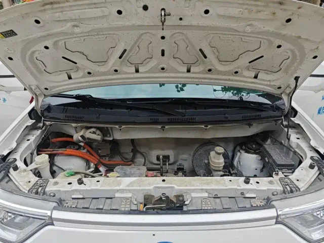 Ruichi New Energy EC75 — Фото автомобиля 16