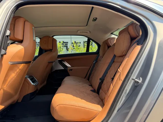 BMW 7 Series — Фото автомобиля 6