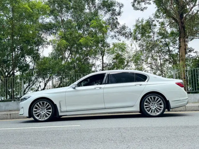 BMW 7 Series — Фото автомобиля 8