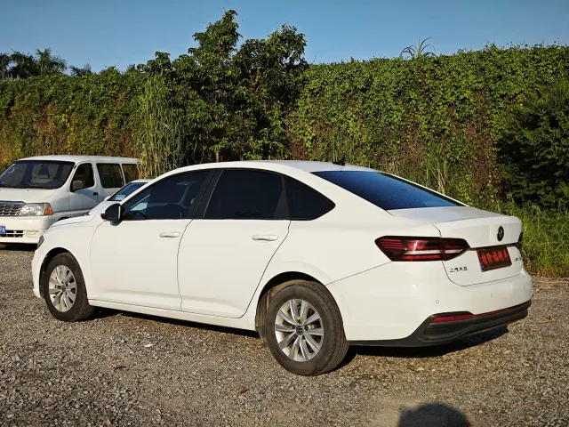 Volkswagen Lavida — Фото автомобиля 4