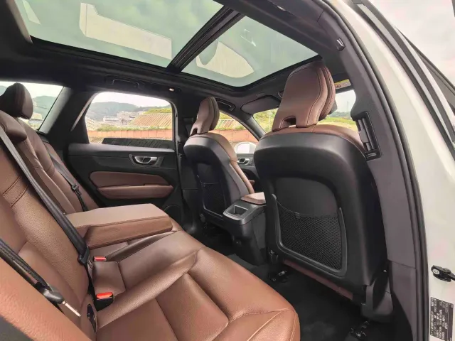 Volvo XC60 — Фото автомобиля 5