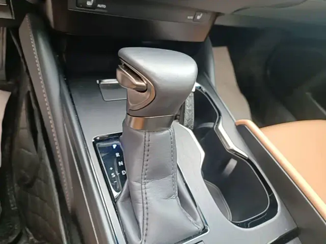 Lexus ES — Фото автомобиля 13