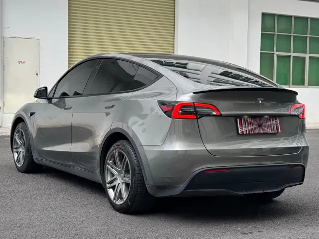 Tesla Model Y — Фото автомобиля 9