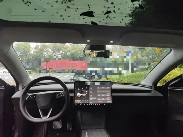Tesla Model 3 — Фото автомобиля 5